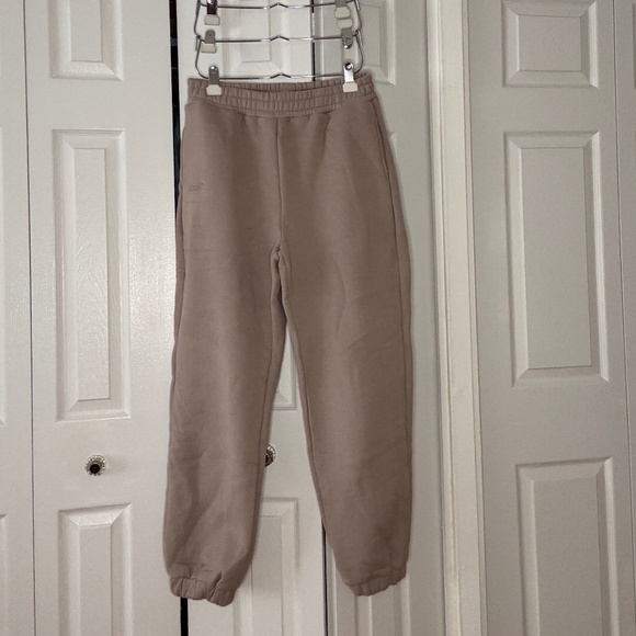 Comfrt Signature Sweatpants in Bark - Picture 6 of 6